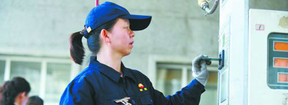 烏魯木齊市5月起車輛加氣須“雙驗(yàn)證” 電子標(biāo)簽和藍(lán)天加氣卡缺一不可